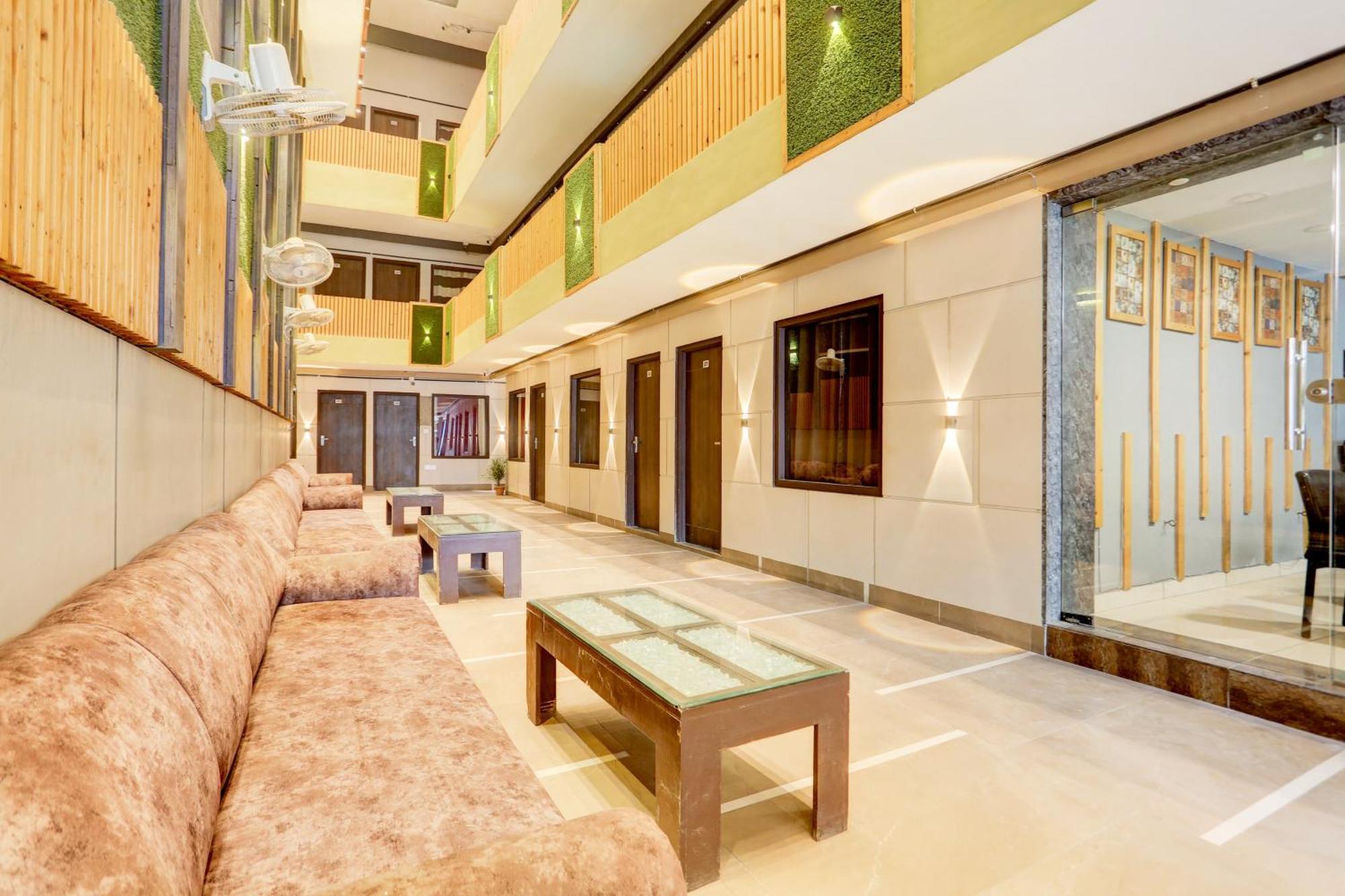 Super Townhouse Haibowal Chowk Лудхиана Экстерьер фото