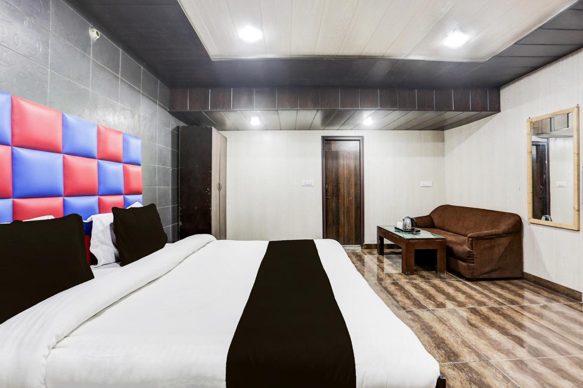 Super Townhouse Haibowal Chowk Лудхиана Экстерьер фото