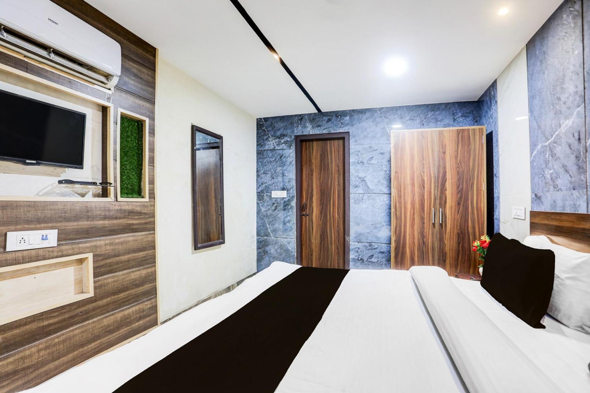 Super Townhouse Haibowal Chowk Лудхиана Экстерьер фото